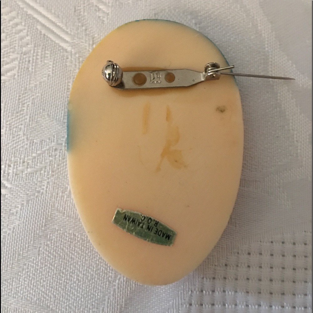 2 1/2 inch Shiny Plastic Painted Mime Face Pin - Picture 7 of 8